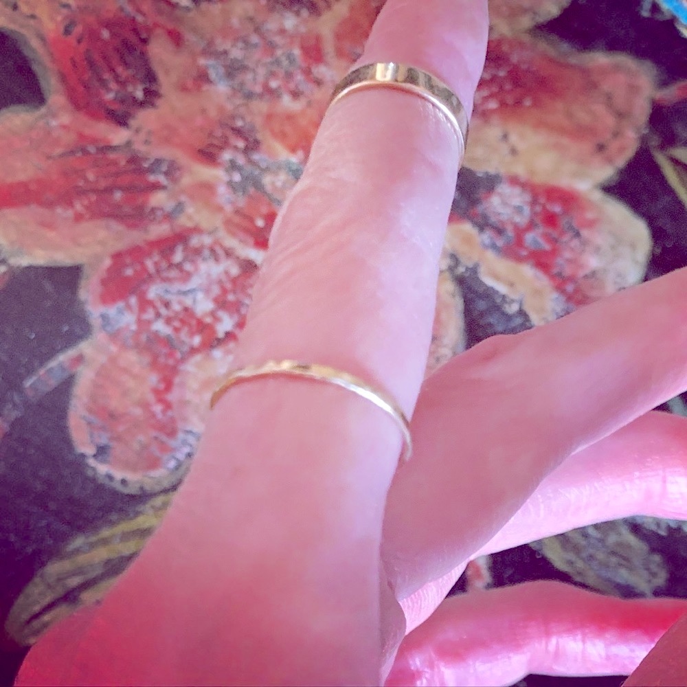 🤩Beautiful shimmery goldfilled stacking ring🤩in Perfect Condition!⭐️⭐️⭐️❤️